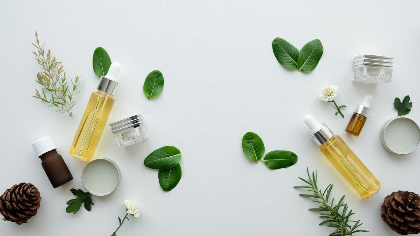 Die Fülle der Natur freisetzen: Die Essenz der Naturkosmetik
