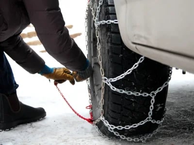 Felgenschutz und Selbstspannung: Die wichtigsten Eigenschaften für Schneeketten für PKW
