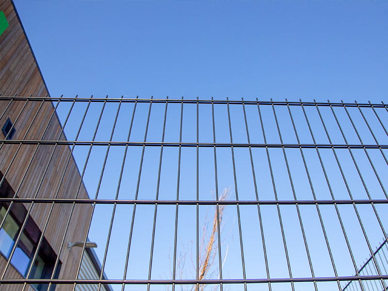 Doppelte Maschendrahtzäune: Ästhetik trifft auf unübertroffene Sicherheit