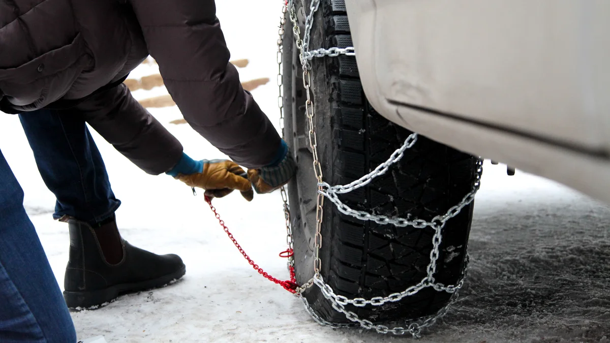 Felgenschutz und Selbstspannung: Die wichtigsten Eigenschaften für Schneeketten für PKW