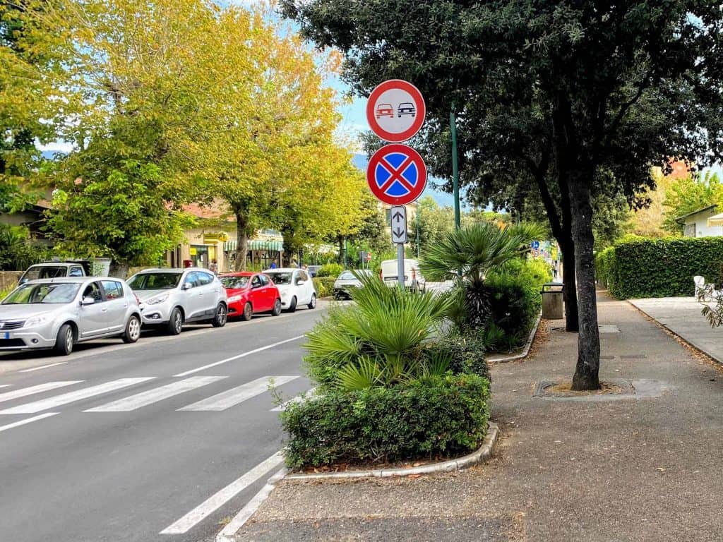 italian-road-sign-no-stopping-1024x768-1