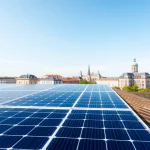 Die Pv anlage kosten wien zeigen eine moderne Solaranlage auf einem Wohnhaus in Wien.